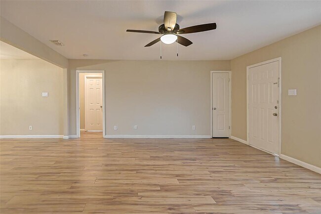 Building Photo - 111 Branch View Dr