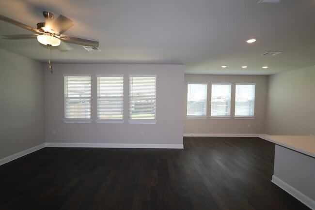 Building Photo - 1607 Alana Falls Ave