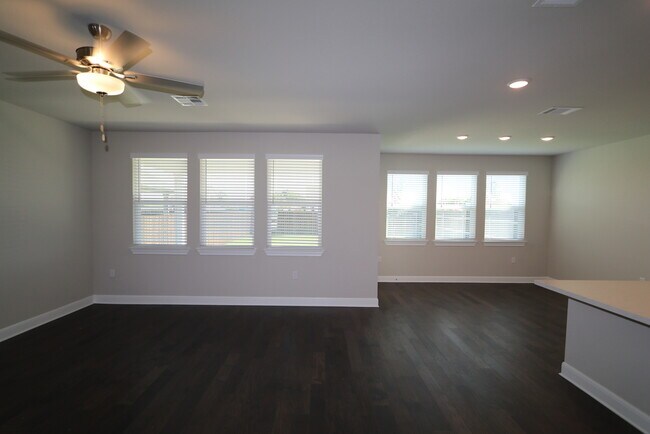 Foto del edificio - 1607 Alana Falls Ave