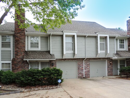Primary Photo - 3-bedroom/2bath duplex w/finished lower le...