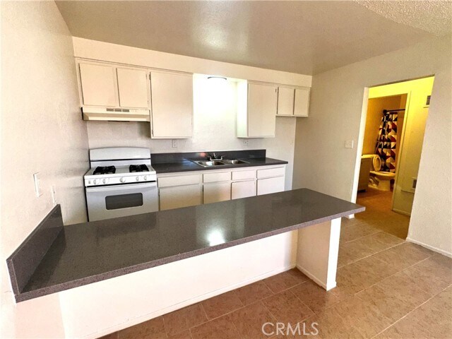 Foto del edificio - 11661 White Ave