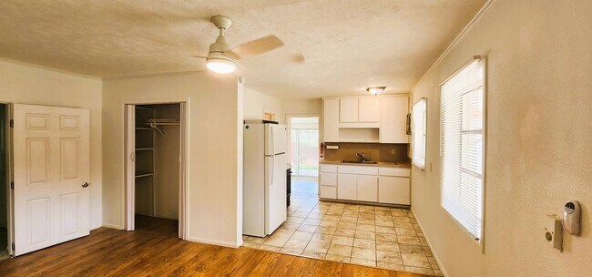 Foto del edificio - 1367 Shady Lane Dr