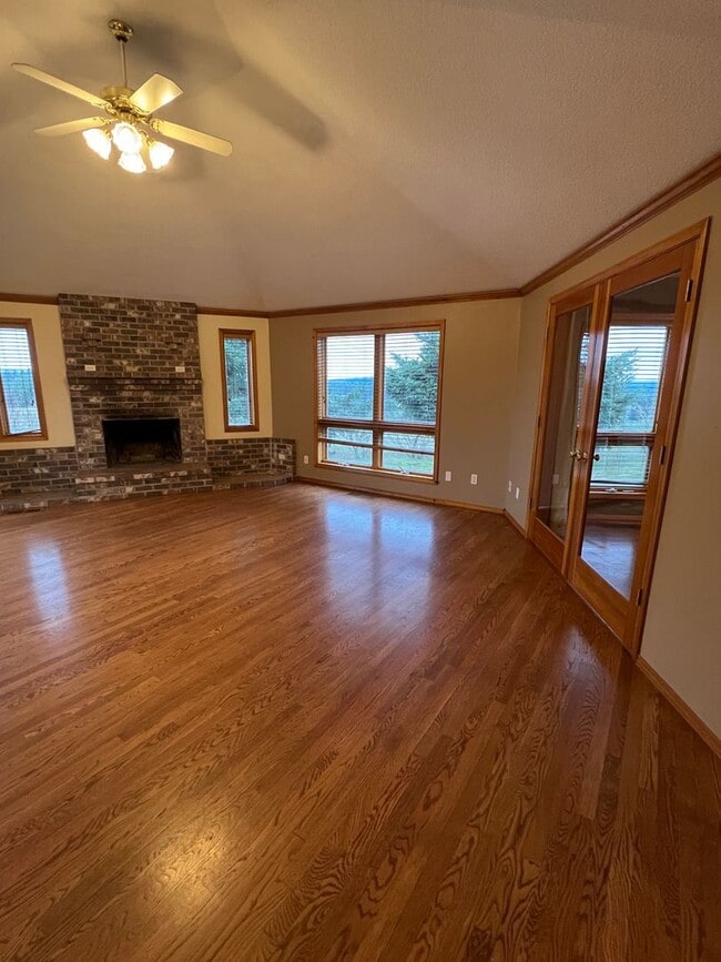 Building Photo - Charming 3-Bed Retreat in Tualatin: Your I...