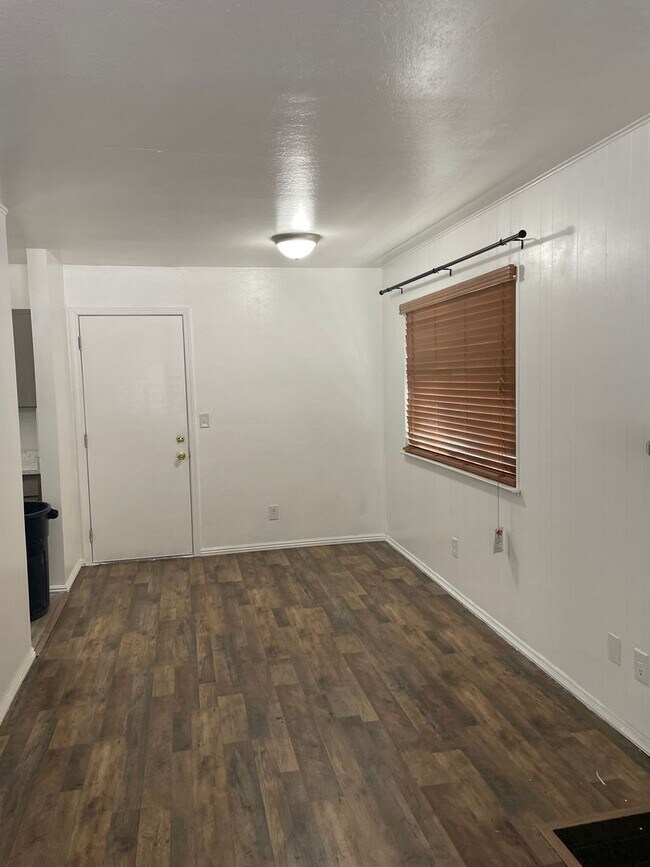 Foto del edificio - 3685 Tamarack Ave