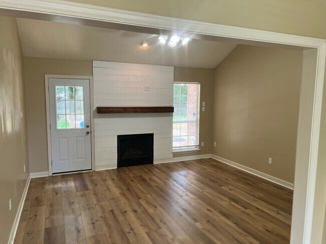 Foto del edificio - Charming 3 Bed 2 Bath Home
