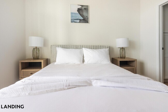 Foto del edificio - 4921 Pretty Lake Ave