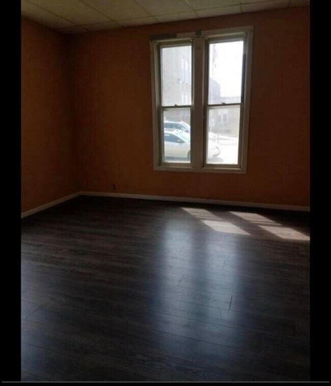 Bed 1 - 610 Nevada St