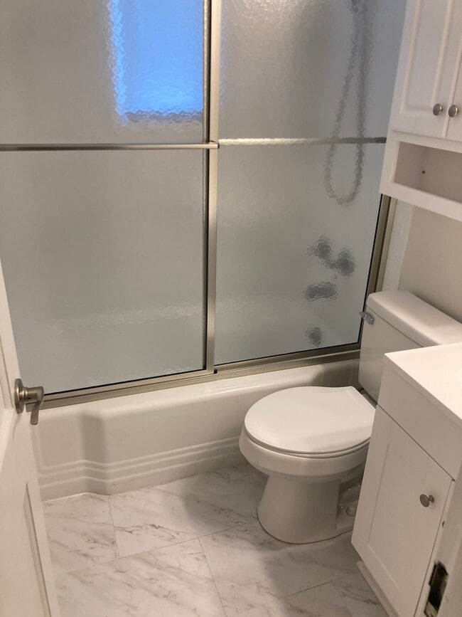 Building Photo - Adorable Condo in Sunset Hills! 2BR/1BA