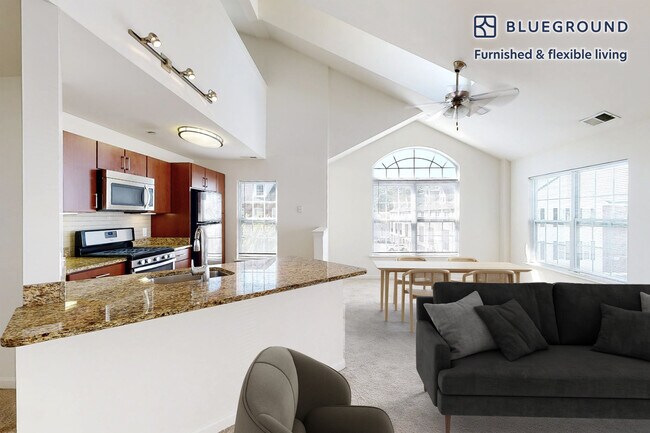 Foto del edificio - 998 Stewart Ave