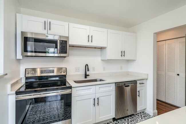 Foto del edificio - 2308-2312 Harper Ave