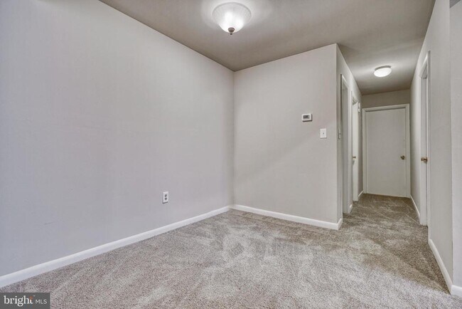 Foto del edificio - 140 Royal Oak Dr