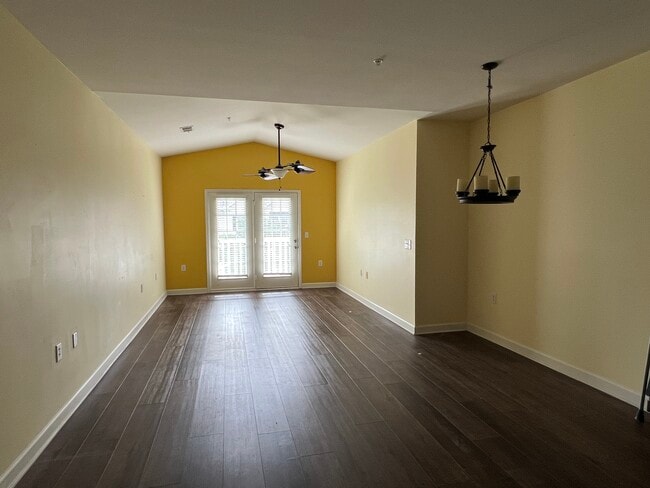 Building Photo - 632 Condo Club Dr