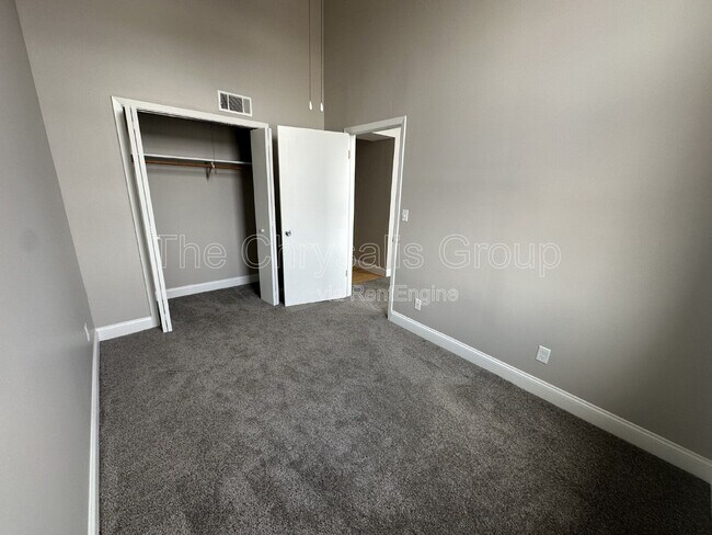 Foto del edificio - 217 W Main St