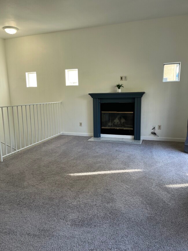 Foto del edificio - 24115 Evans Ave