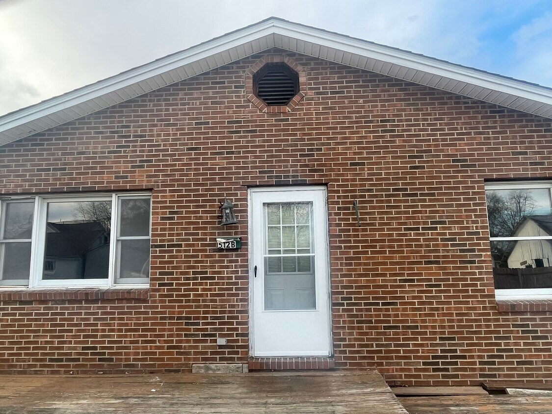 512 E Main St Unit B, Blanchester, OH 45107 Apartments in Blanchester