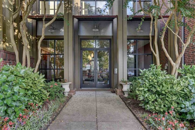 Foto del edificio - 700 Harbor Bend Rd