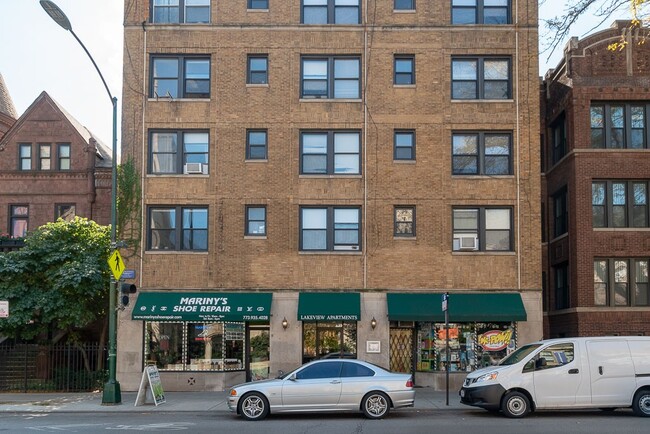Building Photo - 653 W Belmont Ave