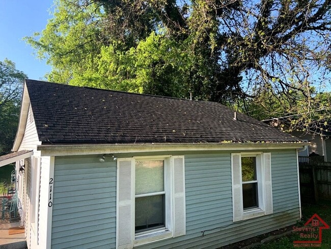 Foto del edificio - 2110 Brown Ave