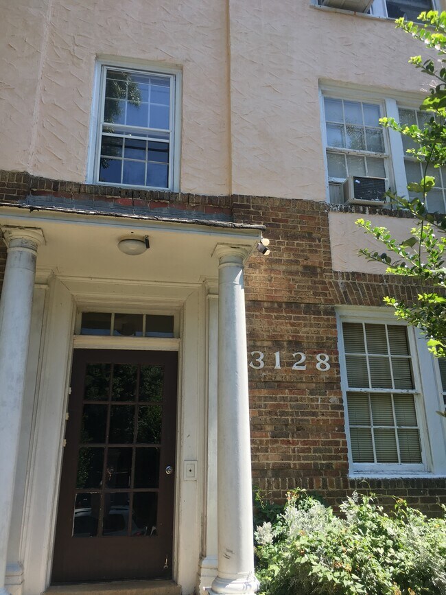 Building Photo - 3128 Stuart Ave