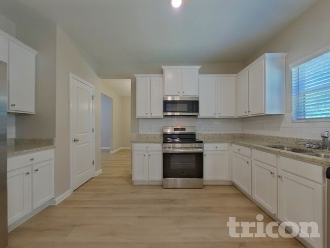 Building Photo - 831 Bryson Lake Cir