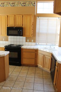 Building Photo - 10261 Point Reyes Cir