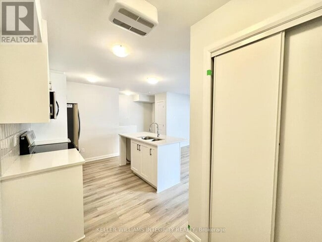 Building Photo - 1407 Creekway Private
