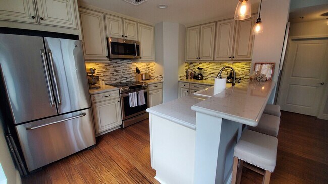 Foto del edificio - Upgraded 2BR/2BA Corner Unit in East Village – Close proximity to Petco Park w/ Parking & Amenities