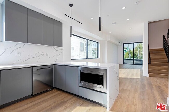 Foto del edificio - 1436 Edgecliffe Dr