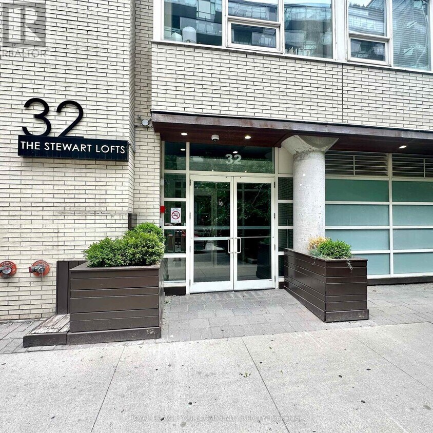Primary Photo - 32-532 Stewart St