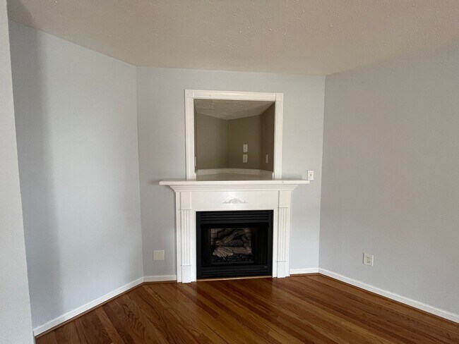 Foto del edificio - 696 Wyndhurst Dr