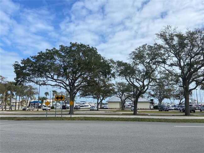 Foto del edificio - 500 S Beach St