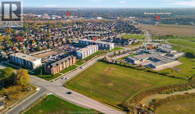 Photo du bâtiment - 2600 Sandwich W Pkwy