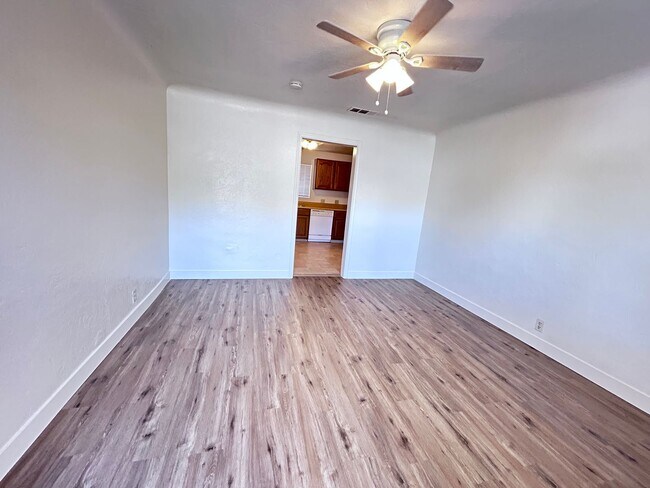 Foto del edificio - 121-123 Pleasant Street