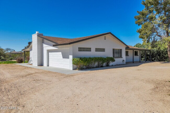 Foto del edificio - 6711 E Carefree Hwy