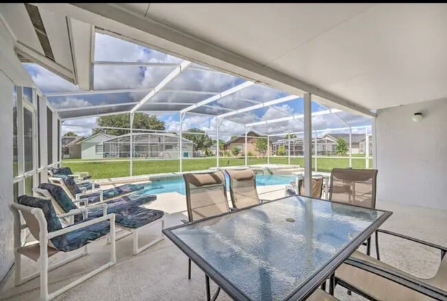 Foto del edificio - 1002 Russel Ridge Ct