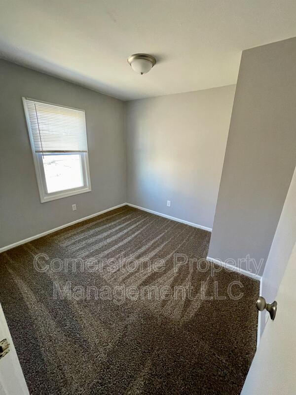 Building Photo - 8275 Lakeview Dr