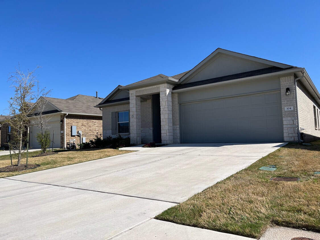 104 Shiner Ln, TX 78626 House Rental in TX