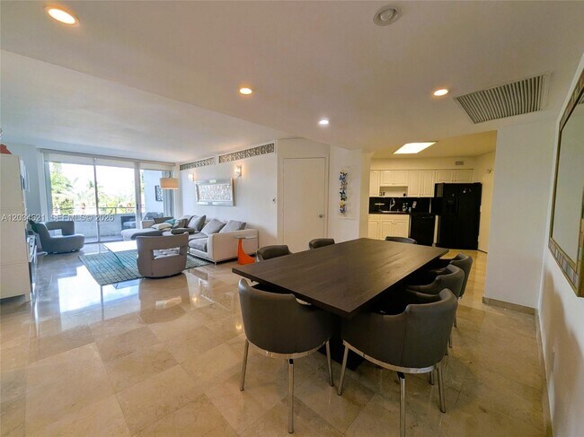 Foto del edificio - 5161 Collins Ave