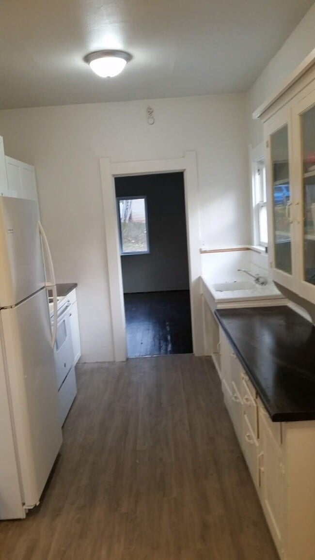 Building Photo - 169 2nd St