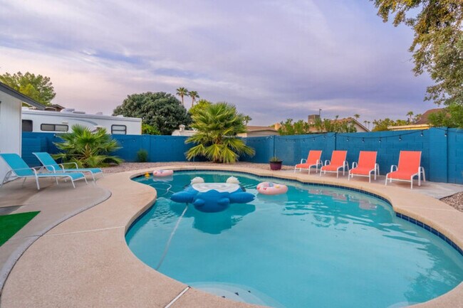 Foto del edificio - Downtown Gilbert Boho-Oasis|Pool|Gazebo|Ga...