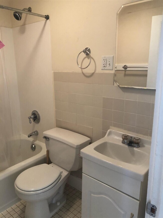 Building Photo - 61 Adams St