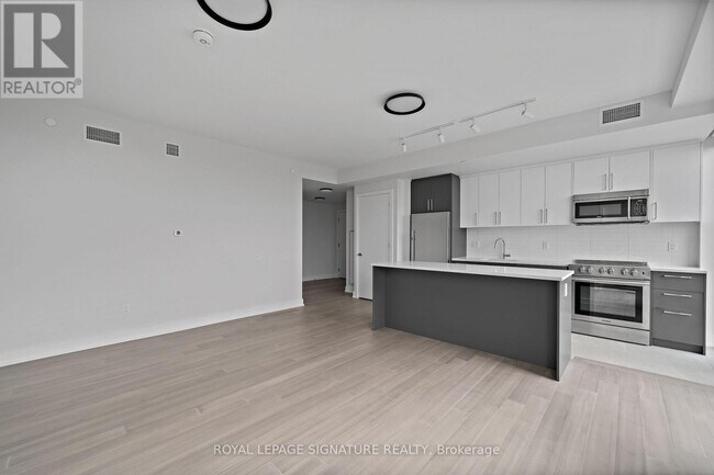 Photo du bâtiment - 664-664 Spadina Ave.