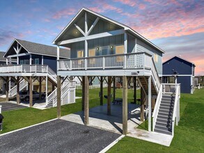 Building Photo - 1086 Cedar Ln