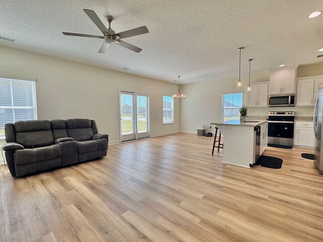 Building Photo - AVAILABLE NOVEMBER [PET FRIENDLY]