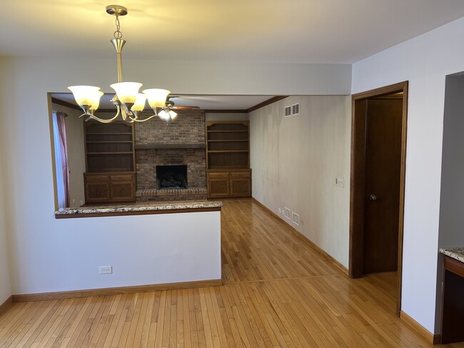 Building Photo - 2624 Midland Dr