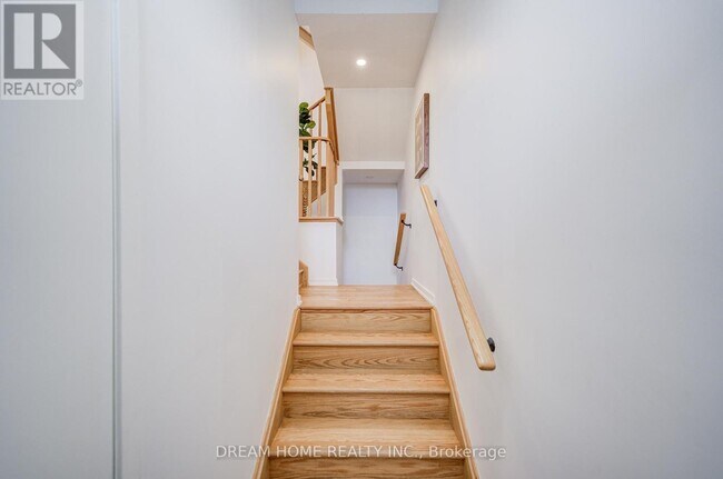 Photo du bâtiment - 99 Crimson Forest Dr