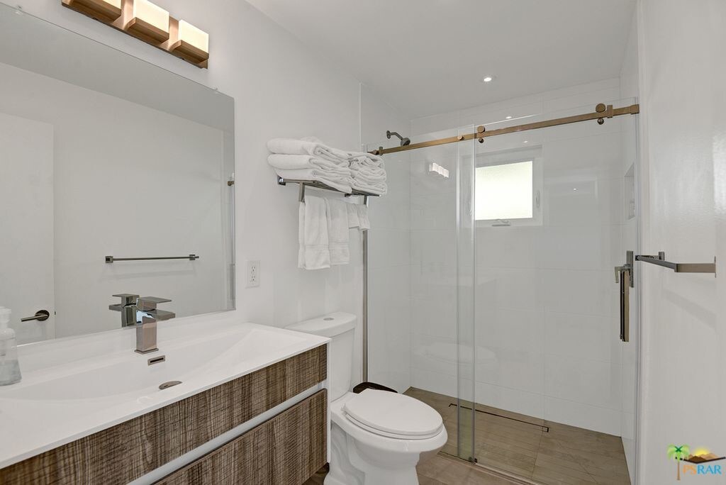 Primary Photo - 564 N Calle Rolph