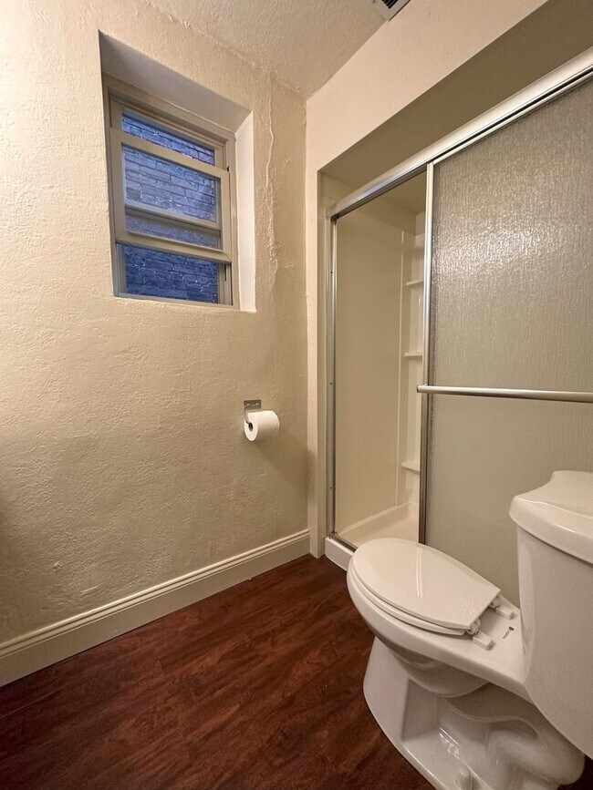 Building Photo - Bright 2BR in Oakland - Close to the Unive...