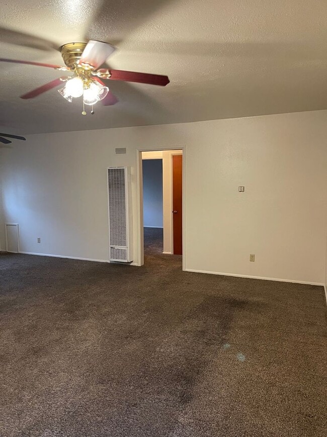 Building Photo - Charming 2-Bedroom Home