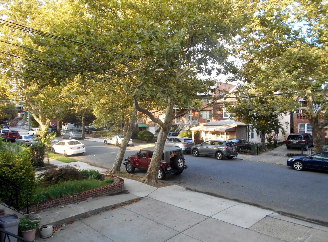 Primary Photo - 1186 E 55th St